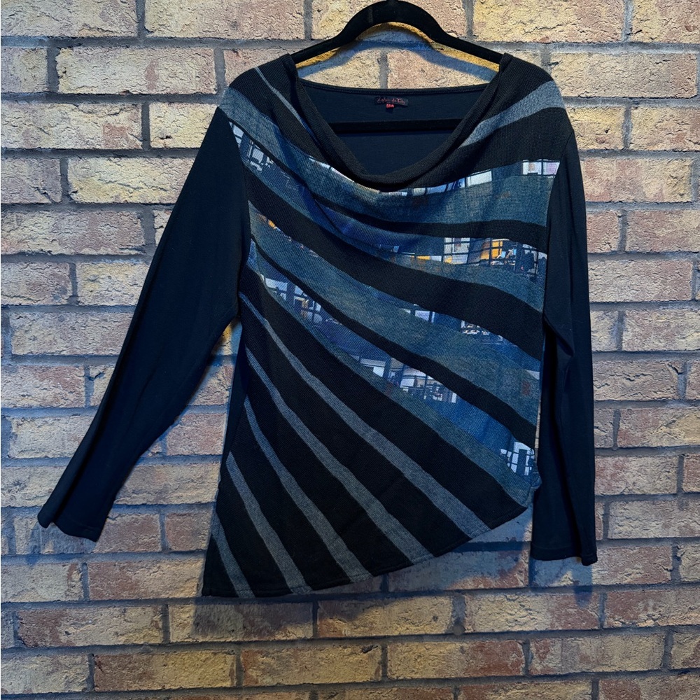 Aventure Des Toiles Black and Gray Women's Top